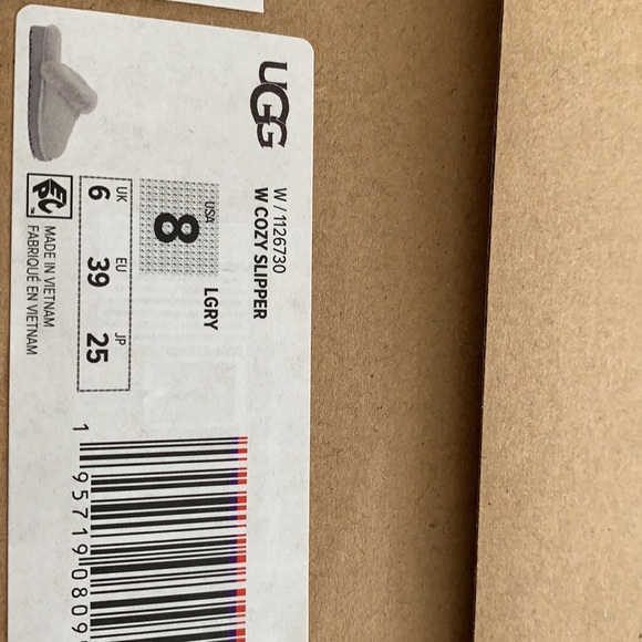New ugg light grey genuine shearling slipper - Picture 12 of 14